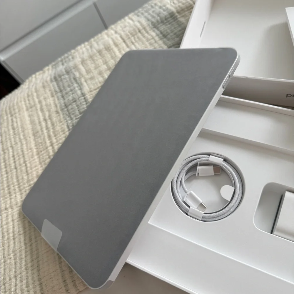 Apple iPad - Silver